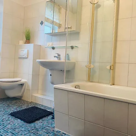 Kapitaenshaus An Der Warnow Mit Sauna Гостевой дом 4*