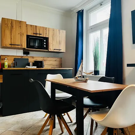 Gasthuis Kapitaenshaus An Der Warnow Mit Sauna 4*