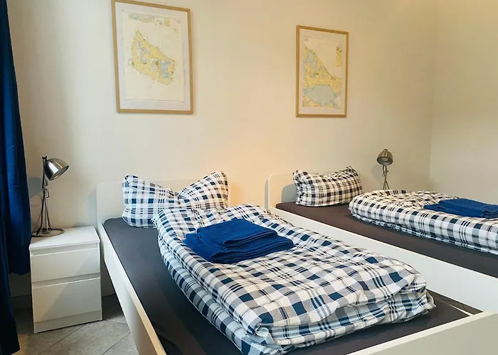 Kapitaenshaus An Der Warnow Mit Sauna بيت ضيافة روستوك