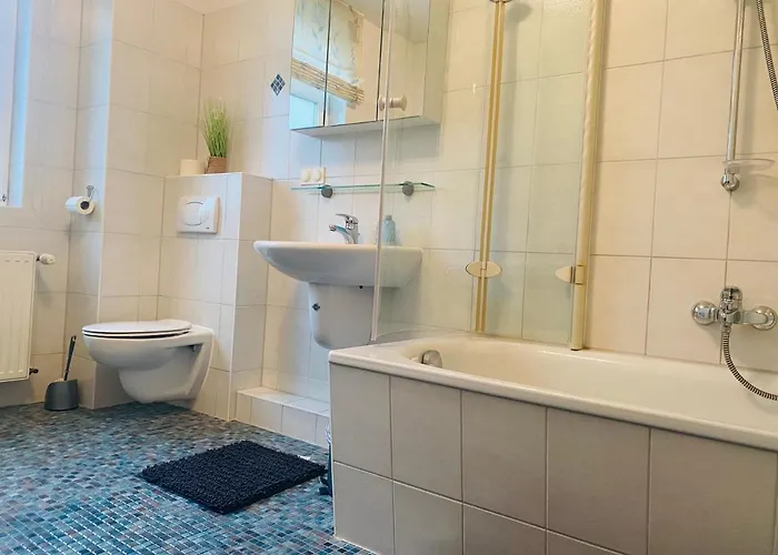 Kapitaenshaus An Der Warnow Mit Sauna بيت ضيافة 4*